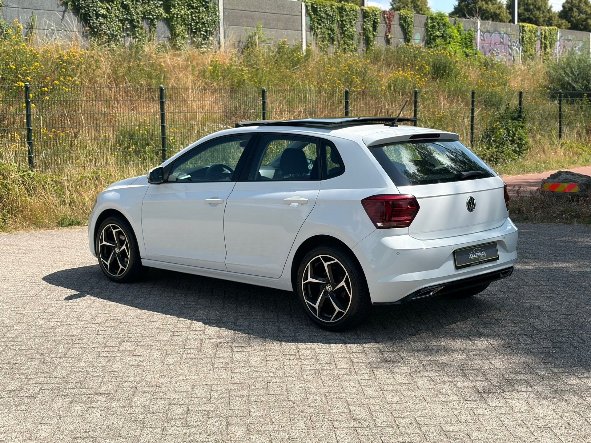 Volkswagen Polo 1.0 TSI Highline PANO I R- LINE I DEALER OND, Auto's, Volkswagen, Voorwielaandrijving, Stof, Gebruikt, Origineel Nederlands