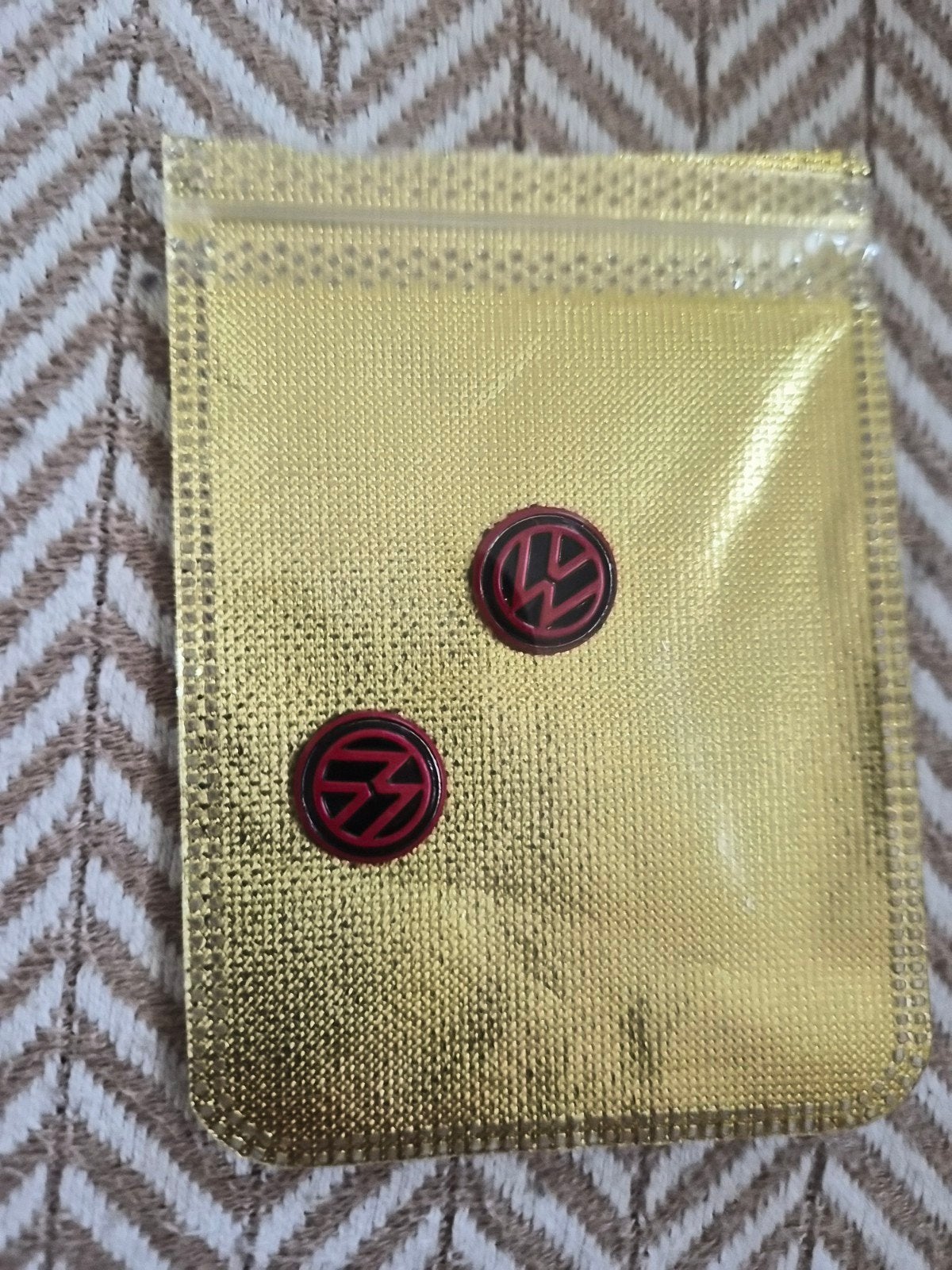 2x VW Volkswagen Logo Embleem Stickers Rood Zwart,afst bed., Ophalen of Verzenden