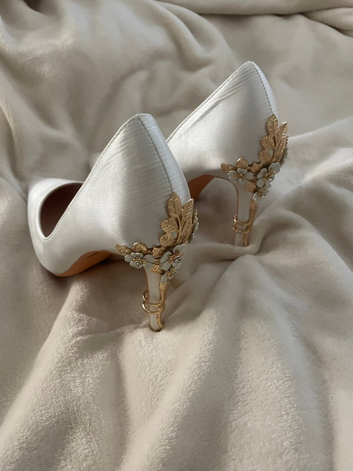 Witte pumps met gouden bloemendetails - Maat 39, Ophalen of Verzenden, Nieuw, Wit, Pumps