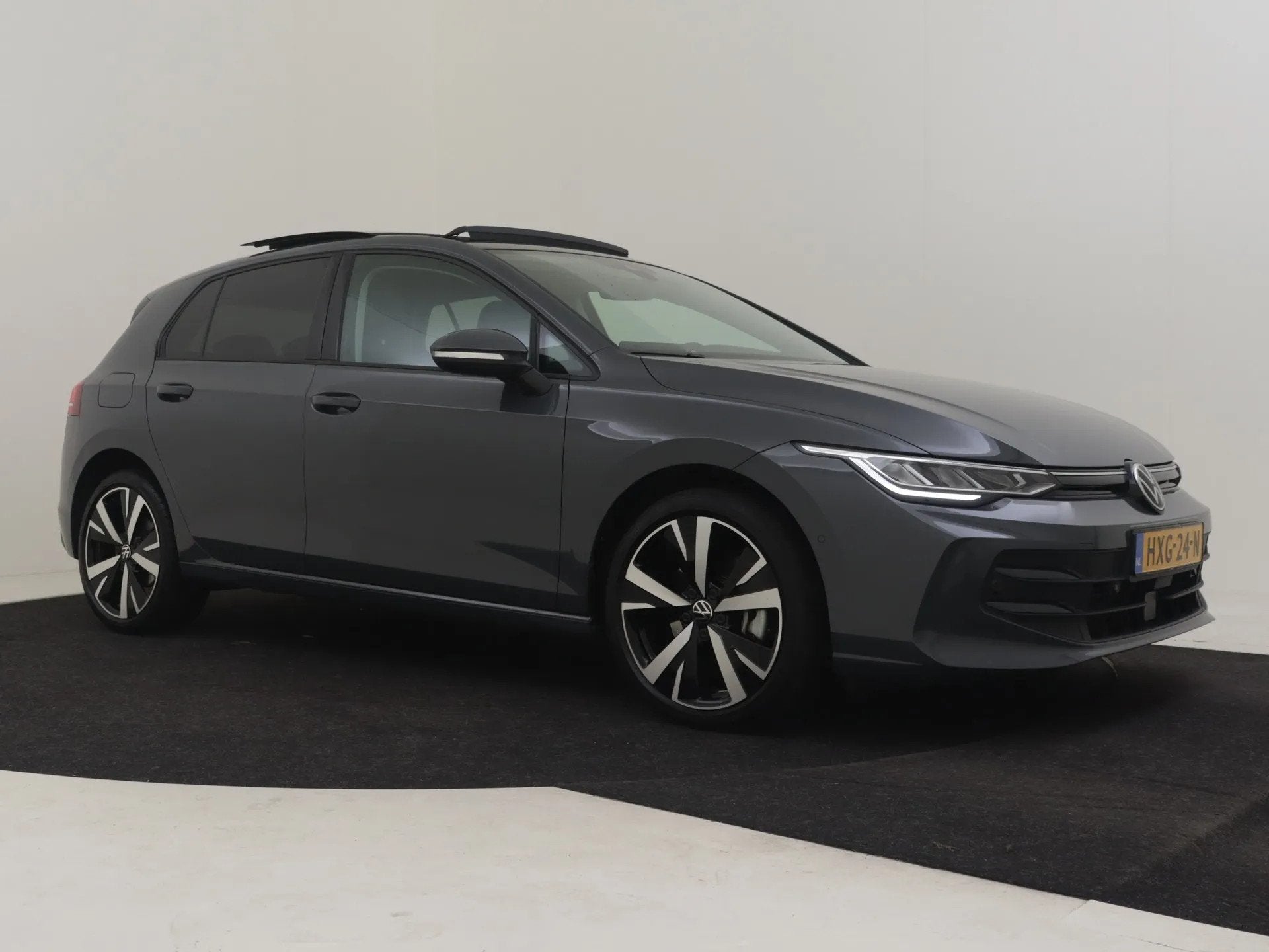 Volkswagen Golf 1.5 eHybrid Life Edition 204Pk DSG/AUTO, 4 cilinders, Bedrijf, 1700 kg, Zilver of Grijs
