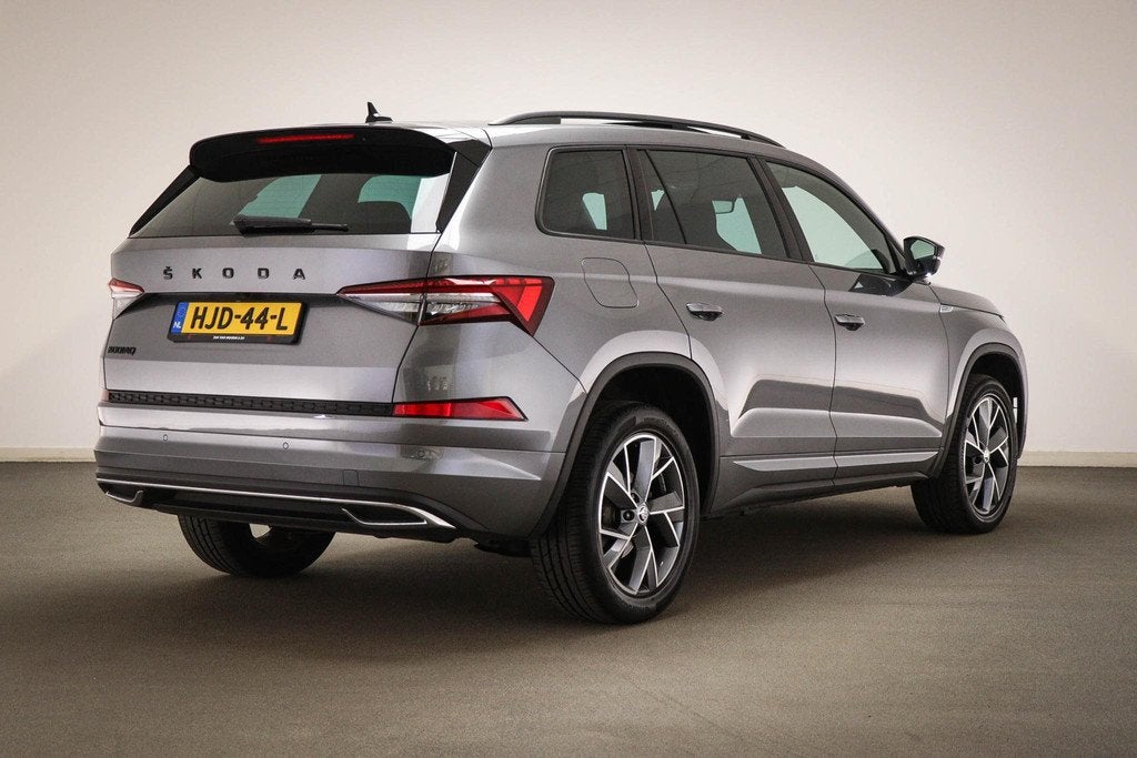 Skoda Kodiaq 1.5 TSI MHEV Sportline Business 7p | PANORAMADA, 4 cilinders, 7 stoelen, Parkeersensor, Bedrijf