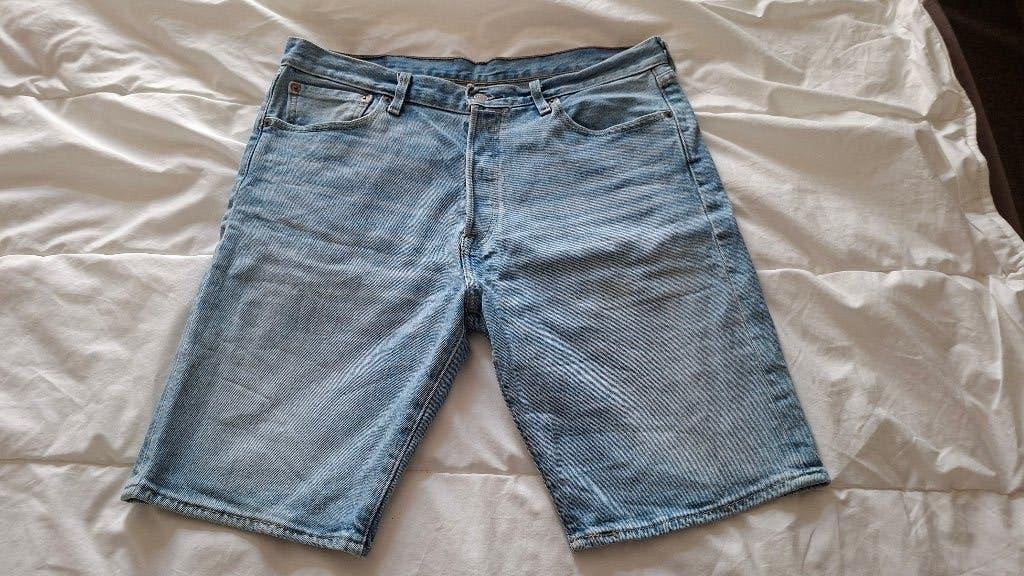 Levi's korte spijkerbroek maat 34, Ophalen, Levi's, Blauw, Zo goed als nieuw