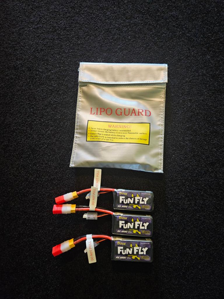 3x Tattu fun fly 4s 100c 1300mah lipo + lipo guard, Ophalen of Verzenden, Zo goed als nieuw