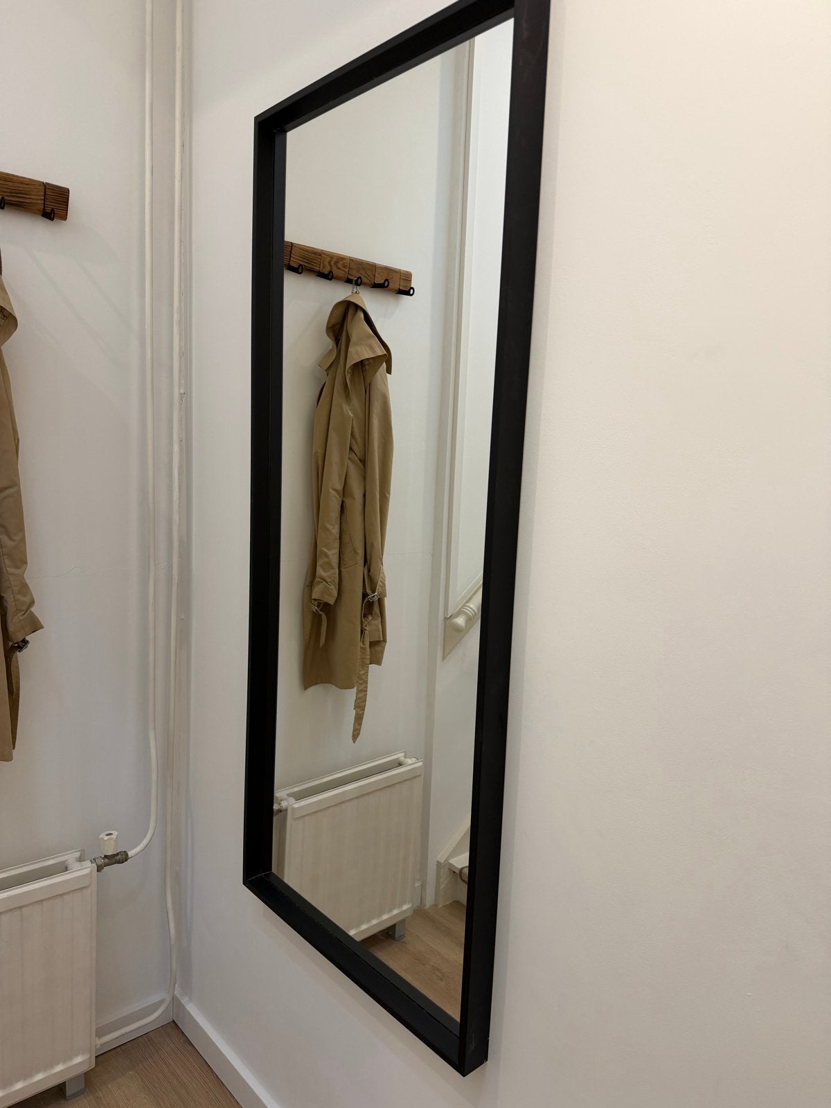 IKEA Spiegel met Zwart Frame Nissedal, Huis en Inrichting, Woonaccessoires | Spiegels, Ophalen, Zo goed als nieuw, 150 tot 200 cm