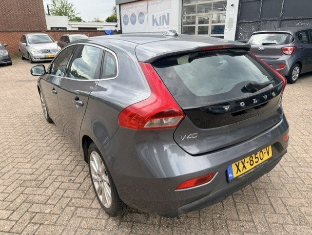 Volvo V40 1.6 D2 / DIESEL / SUMMUM / LEDER / VELE OPTIES!, Voorwielaandrijving, Euro 5, Gebruikt, Zwart