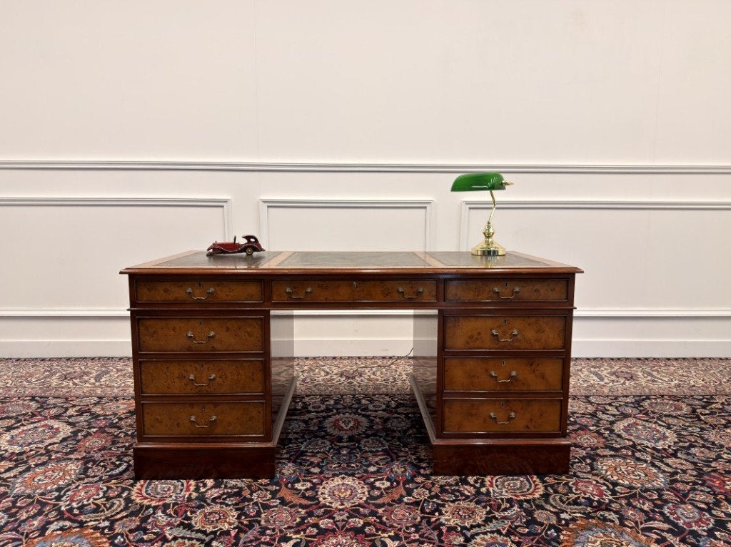 Klassiek Italiaans Wortelnoten Bureau, Ophalen of Verzenden