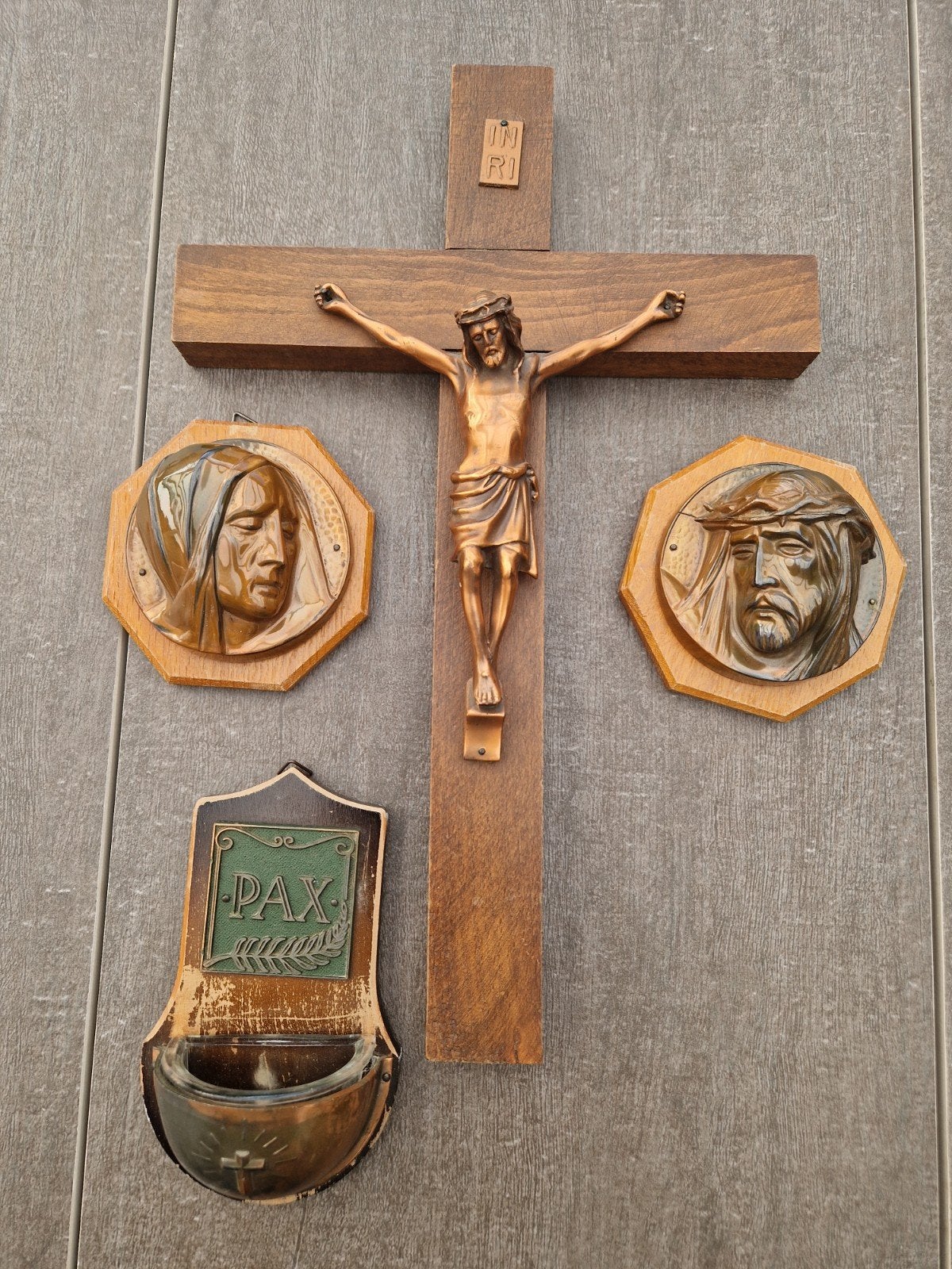 Houten kruis met koperen corpus en losse hoofden, Antiek en Kunst, Ophalen of Verzenden