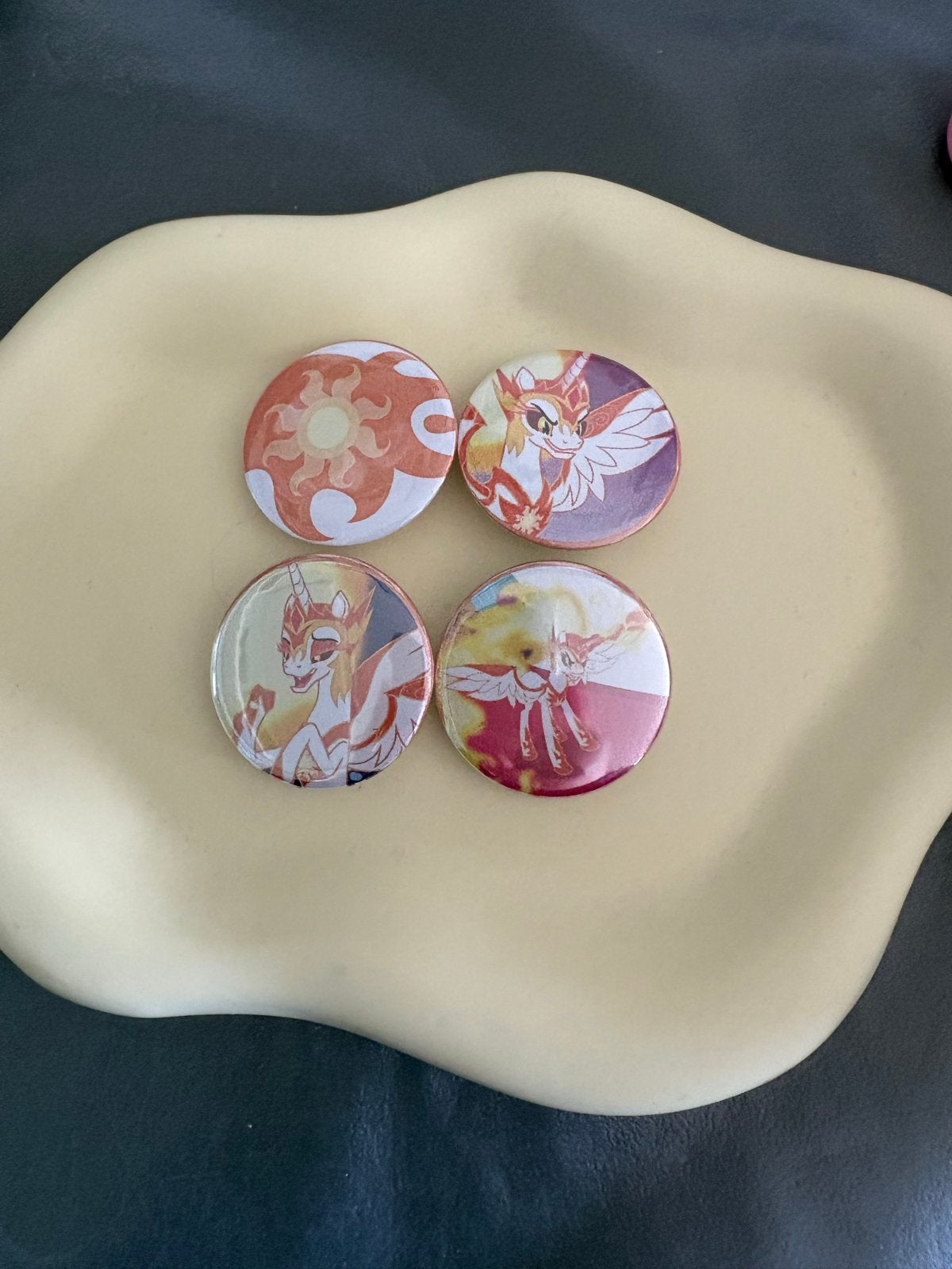 My Little Pony Daybreaker Set - 4 stuks, Verzamelen, Speldjes, Pins en Buttons, Verzenden, Nieuw, Figuurtje, Button