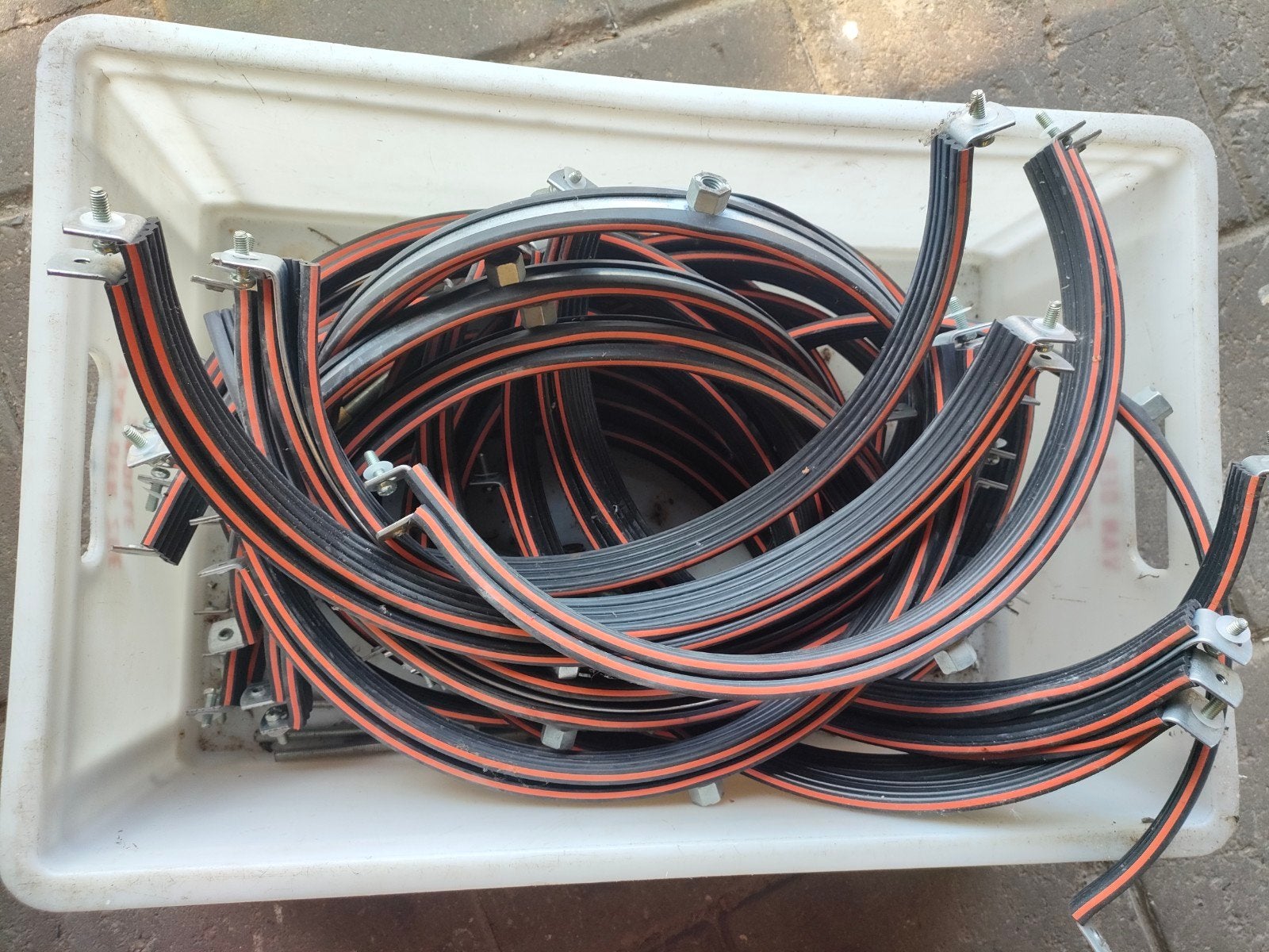 22 Buisklemmen 355mm voor ventilatie/spirobuis, Ophalen, Nieuw