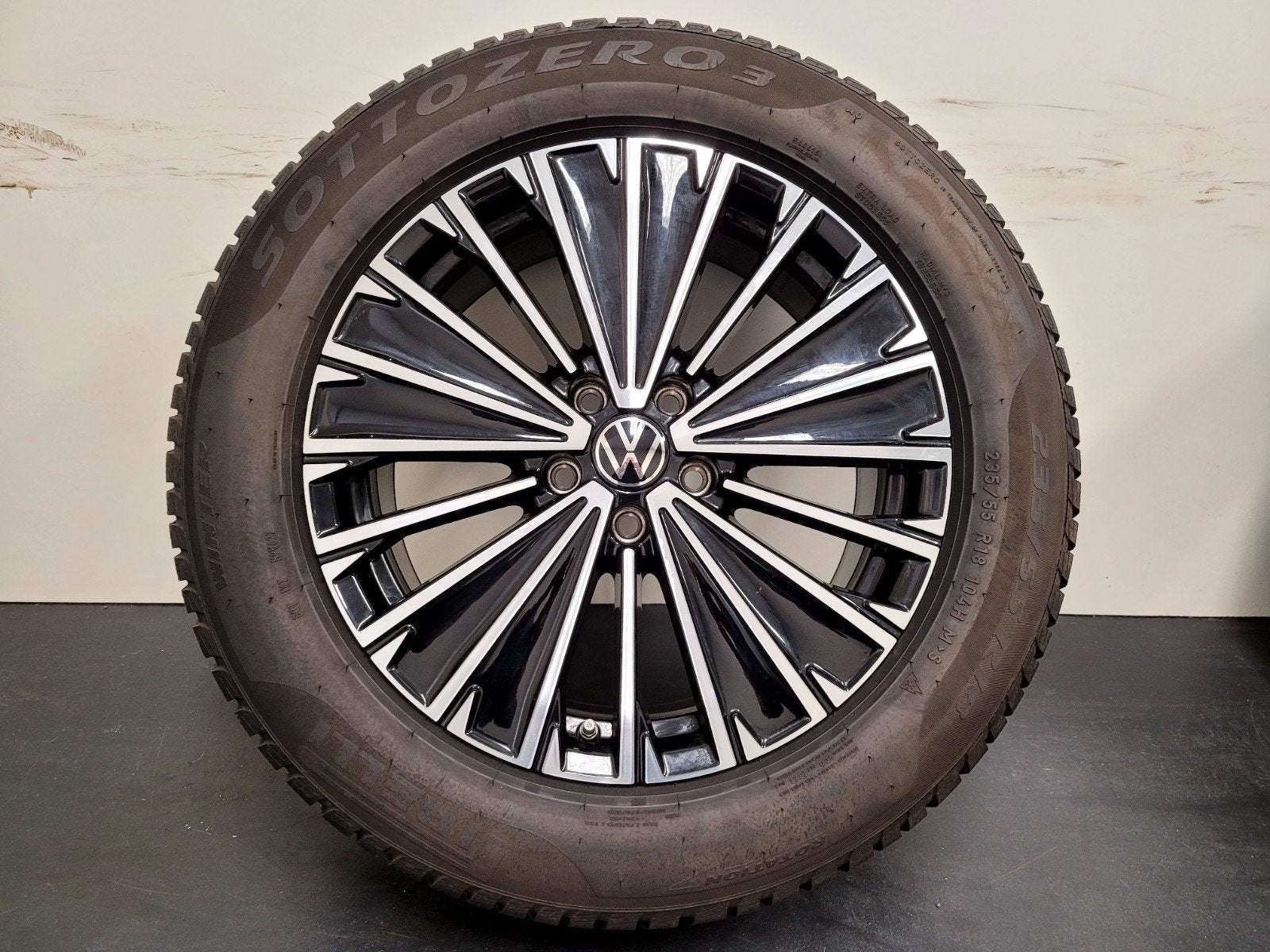 18 Inch VW TIGUAN velgen 235 55 18 WINTER PIRELLI  Demo 8MM