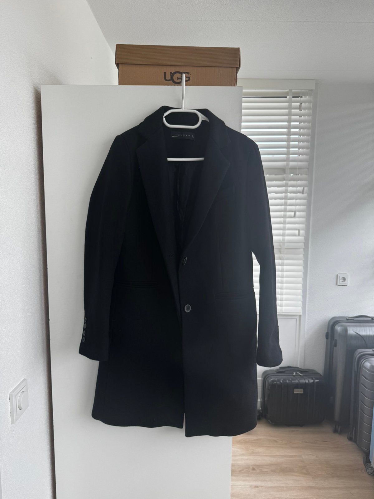 Prachtige wollen zwarte jas/mantel Zara - maat M, Ophalen of Verzenden, Zo goed als nieuw, Maat 38/40 (M), Zwart