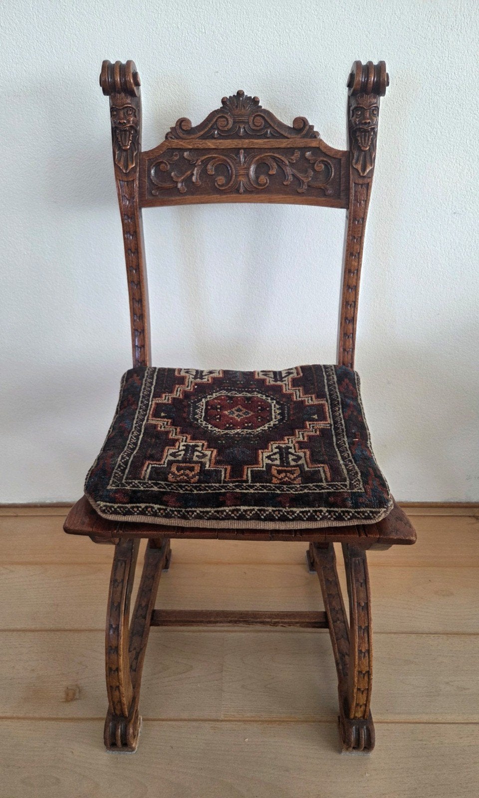 Antieke houten stoel, Ophalen