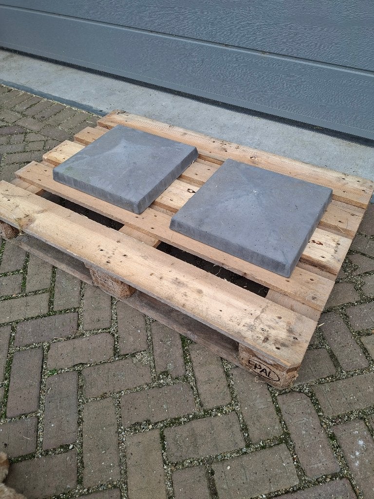 GRATIS: 2 betonnen paal-/afdekmutsen, penantafdekkers, Ophalen, Overige materialen, Overige typen, Nieuw