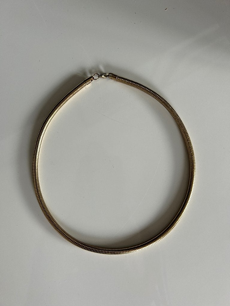 Goudkleurige dikke ketting looks like omega schakel, Sieraden, Tassen en Uiterlijk, Ophalen of Verzenden, Gebruikt, Goud, Overige materialen