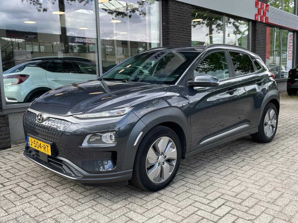 Hyundai KONA EV Premium 64 kWh | SOH 100% | Stoelverw. + ven, Auto's, Hyundai, 12 maanden, Gebruikt, Zwart, 39 min