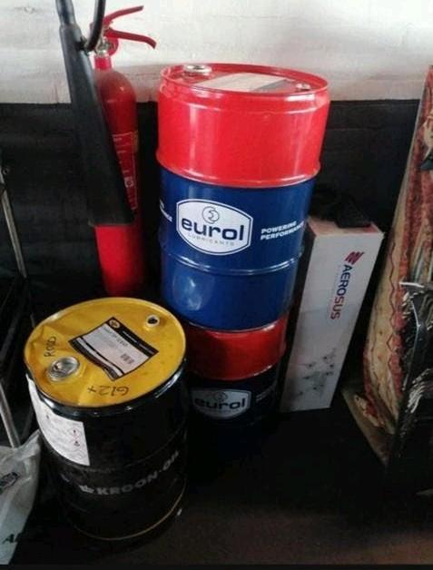 Lege olievaten 60 liter., Ophalen, Zo goed als nieuw