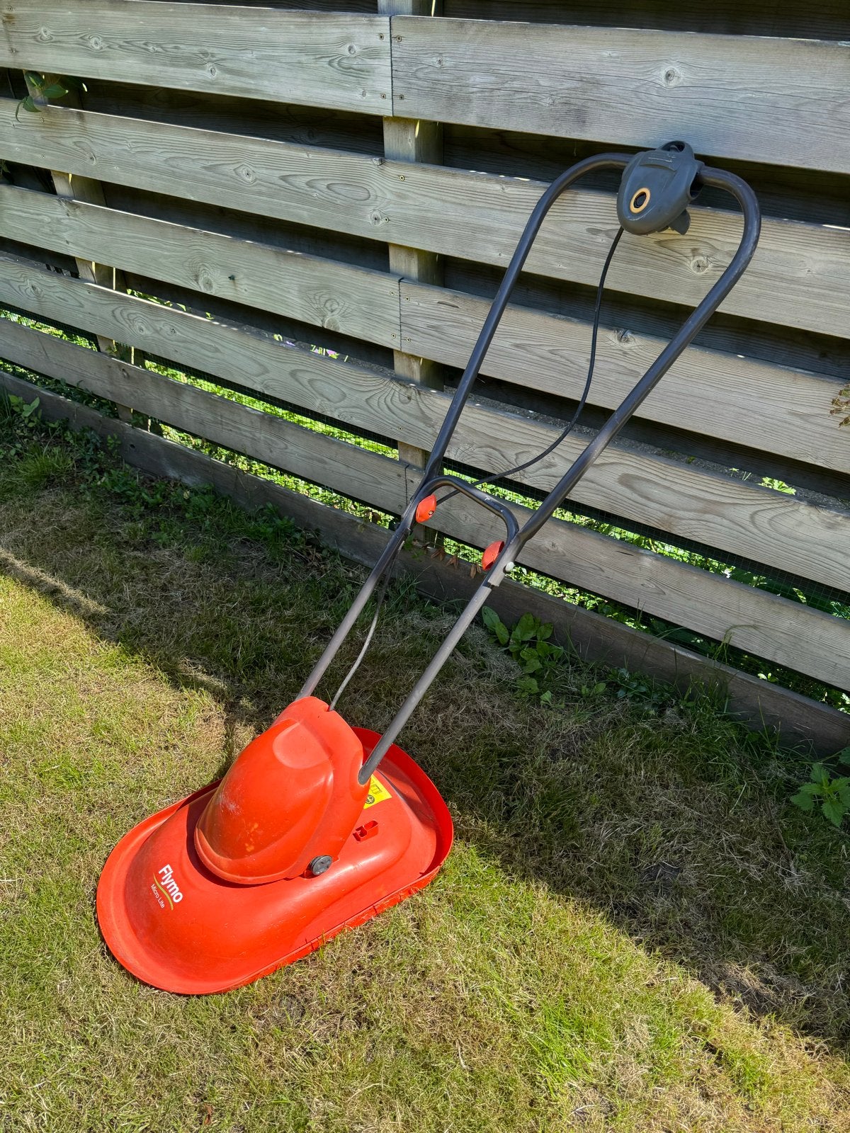 Flymo zweefmaaier - Compact en lichtgewicht, Tuin en Terras, Grasmaaiers, Ophalen, Gebruikt, Elektrische grasmaaier, 30 t/m 39 cm