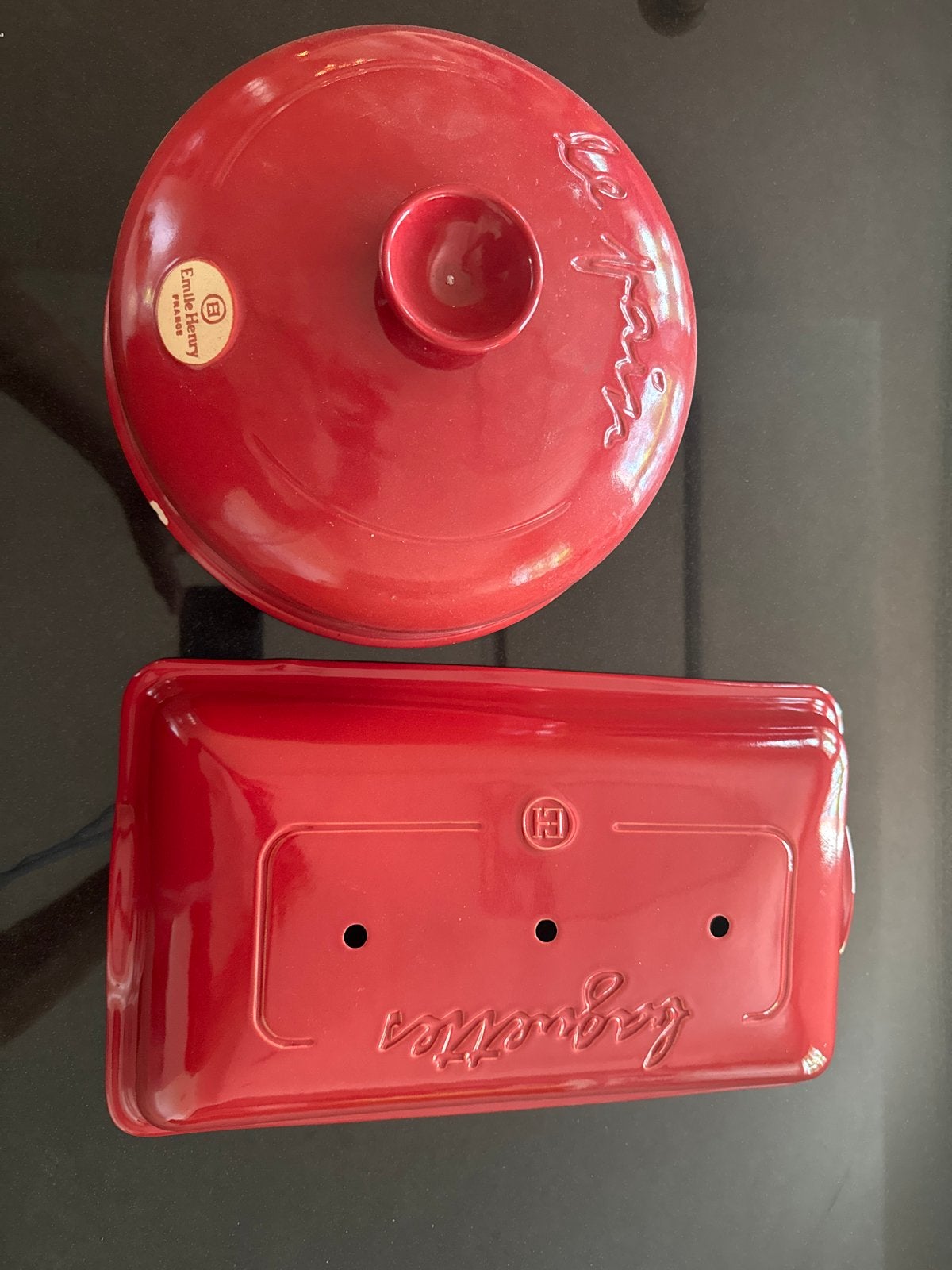 Emile Henry Baguette Bakvorm en Ronde Ovenschaal Rood, Huis en Inrichting, Keuken | Keukenbenodigdheden, Zo goed als nieuw, Overige typen