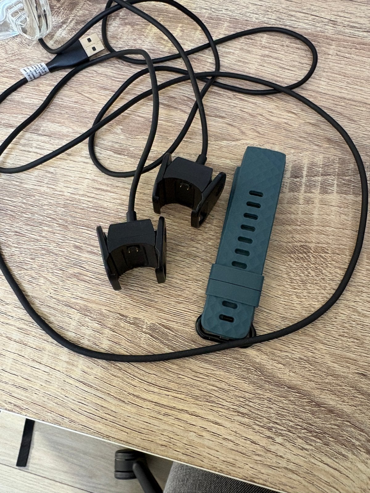 Fitbit charge 3/4 met twee opladers en een bandje, Ophalen of Verzenden, Stappen, Zo goed als nieuw, Blauw
