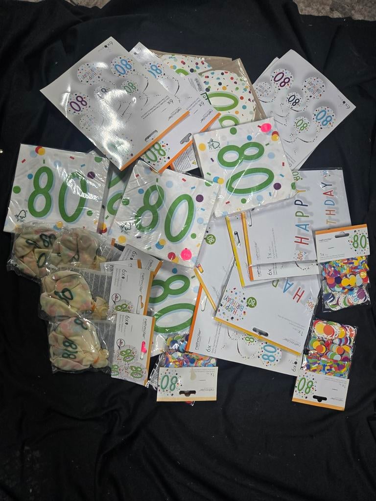 Leuk pakketje/ partij 80jaar versiering moet weg, Ophalen of Verzenden, Nieuw, Papier of Karton