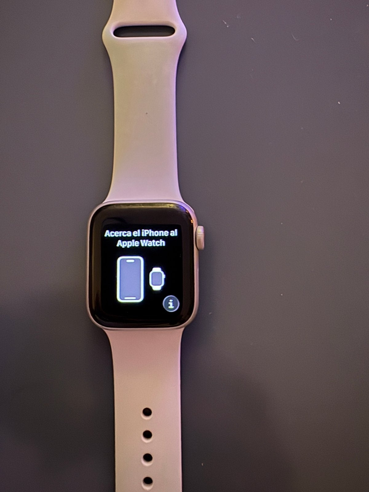 Apple Watch SE serie 2 Aluminium 40 mm, Sieraden, Tassen en Uiterlijk, Afstand, IOS, Ophalen of Verzenden, Zo goed als nieuw