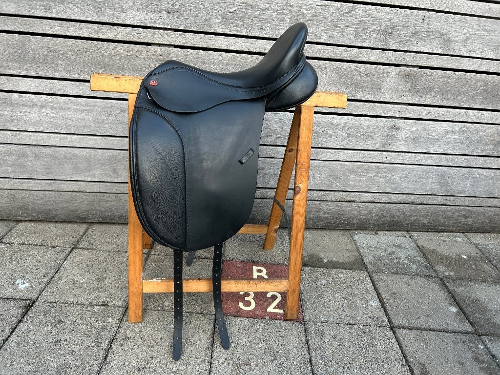 Kent en Masters dressuurzadel MDM, 17,5 inch, Ophalen, L (17.5 inch), Gebruikt, Kniewrongen
