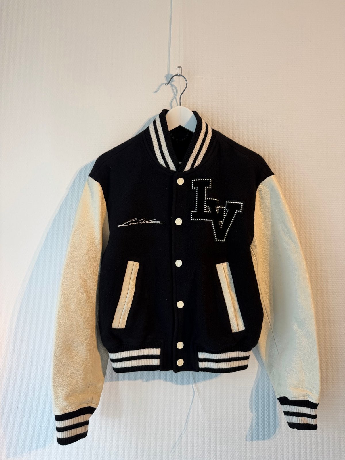 Louis Vuitton Varsity Jacket Pharell Williams Maat S, Ophalen of Verzenden, Zo goed als nieuw, Maat 46 (S) of kleiner, Zwart