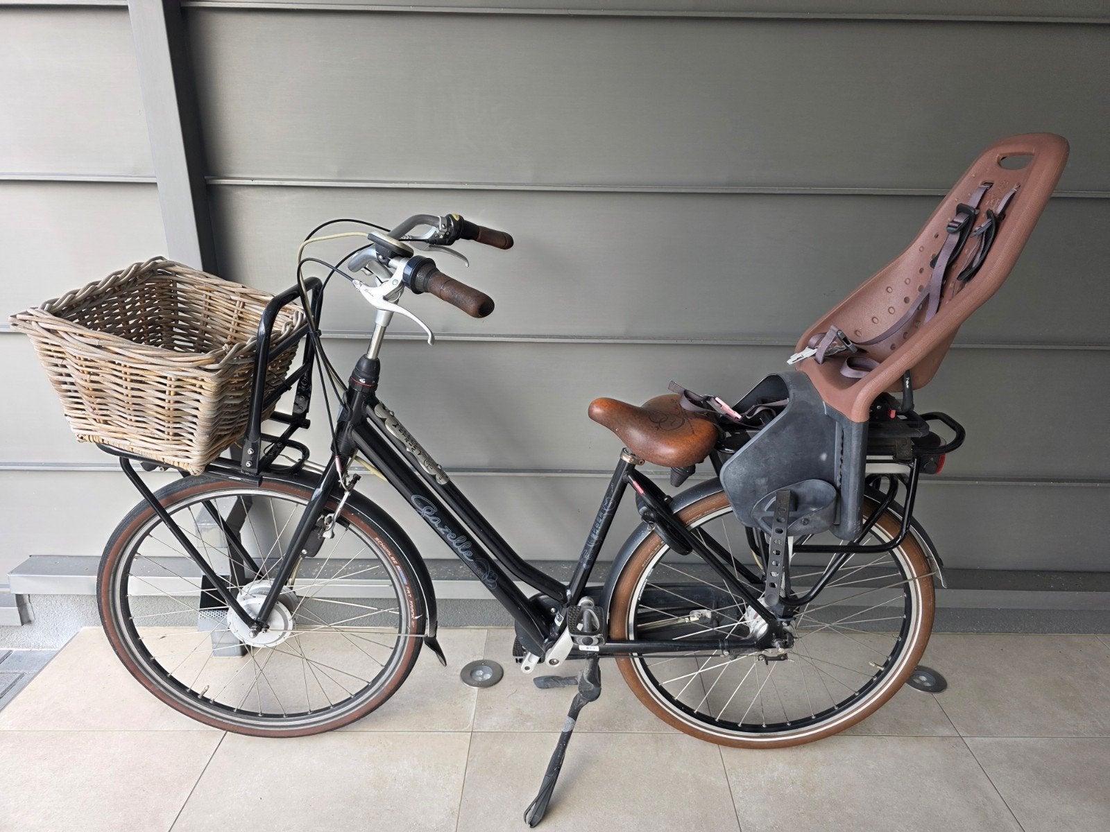Miss Grace Gazelle fiets & mand en kinderzitje (accu defect, Fietsen en Brommers, Ophalen, Gebruikt, Gazelle