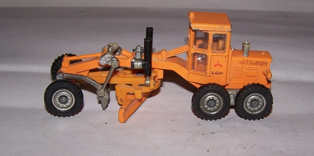SHINSEI Mitsubishi Motorgrader no. 26. 1/60. Izgs., Ophalen of Verzenden, Zo goed als nieuw, Tractor of Landbouw