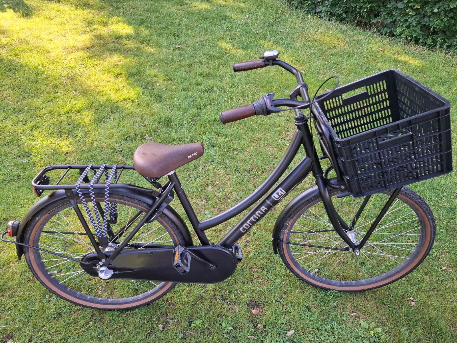 zwarte cortina U4 meisjesfiets 26INCH 3 versnellingen, Terugtraprem, Cortina U4 transportfiets, Versnellingen, Zo goed als nieuw