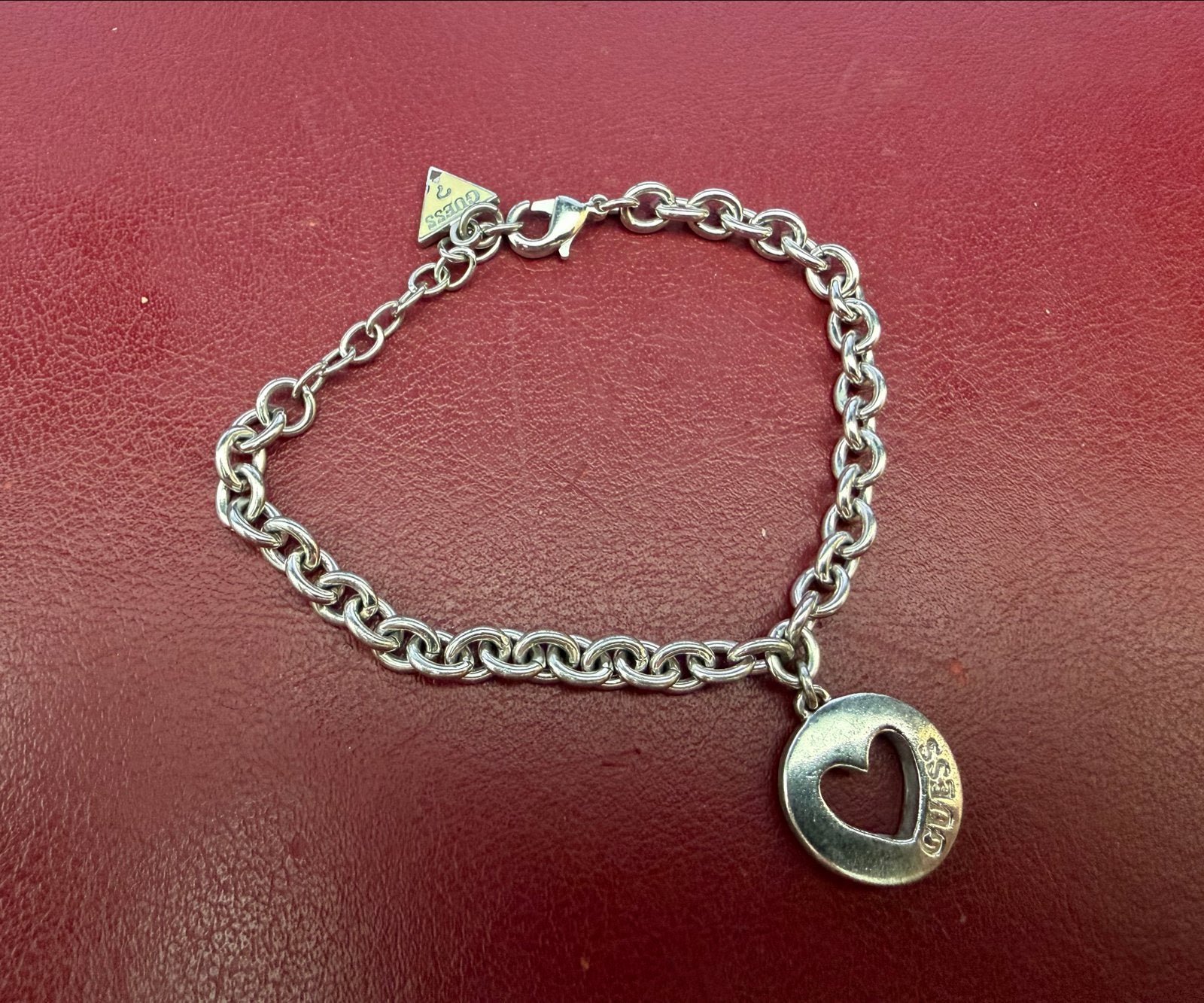 Guess Armband met Hartjes Hanger - Zilverkleurig, Ophalen of Verzenden, Gebruikt, Zilver, Overige materialen