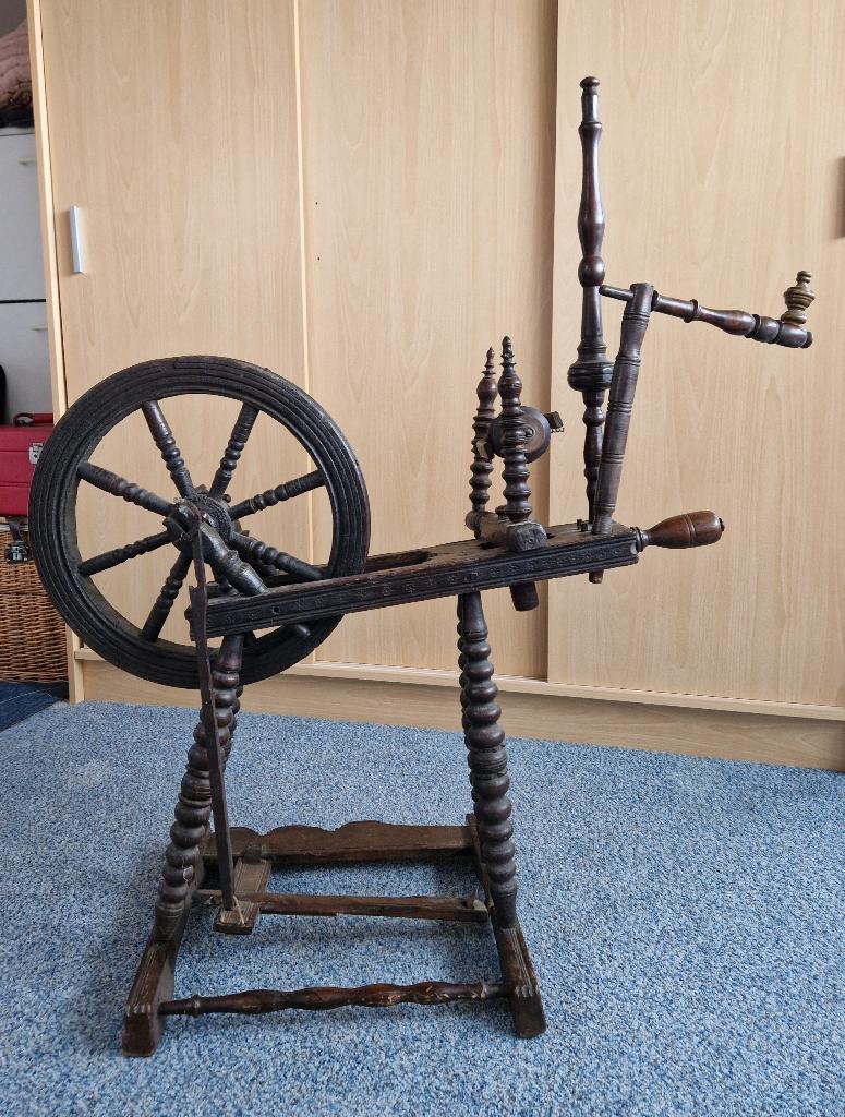 Spinnewiel antiek uit 1800, Ophalen