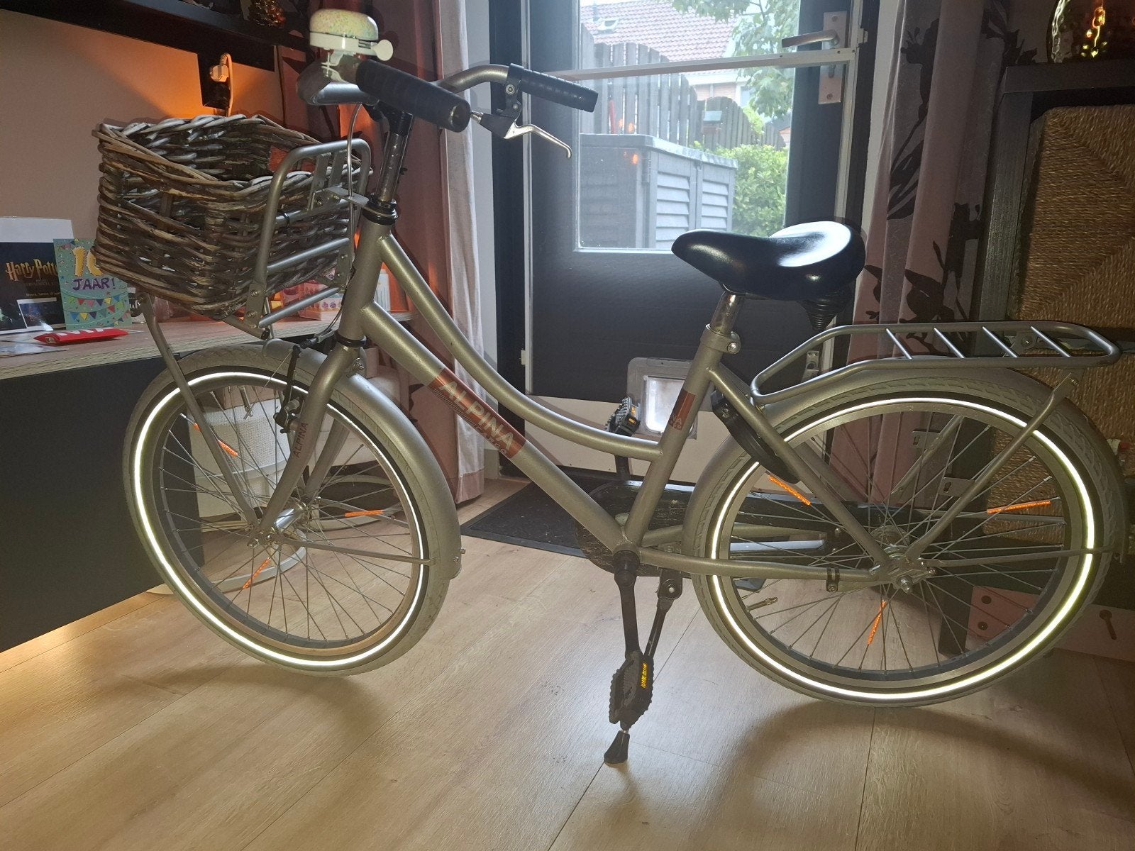 Alpina meisjesfiets 22 inch. met mand., Ophalen, Terugtraprem, 22 inch, Gebruikt