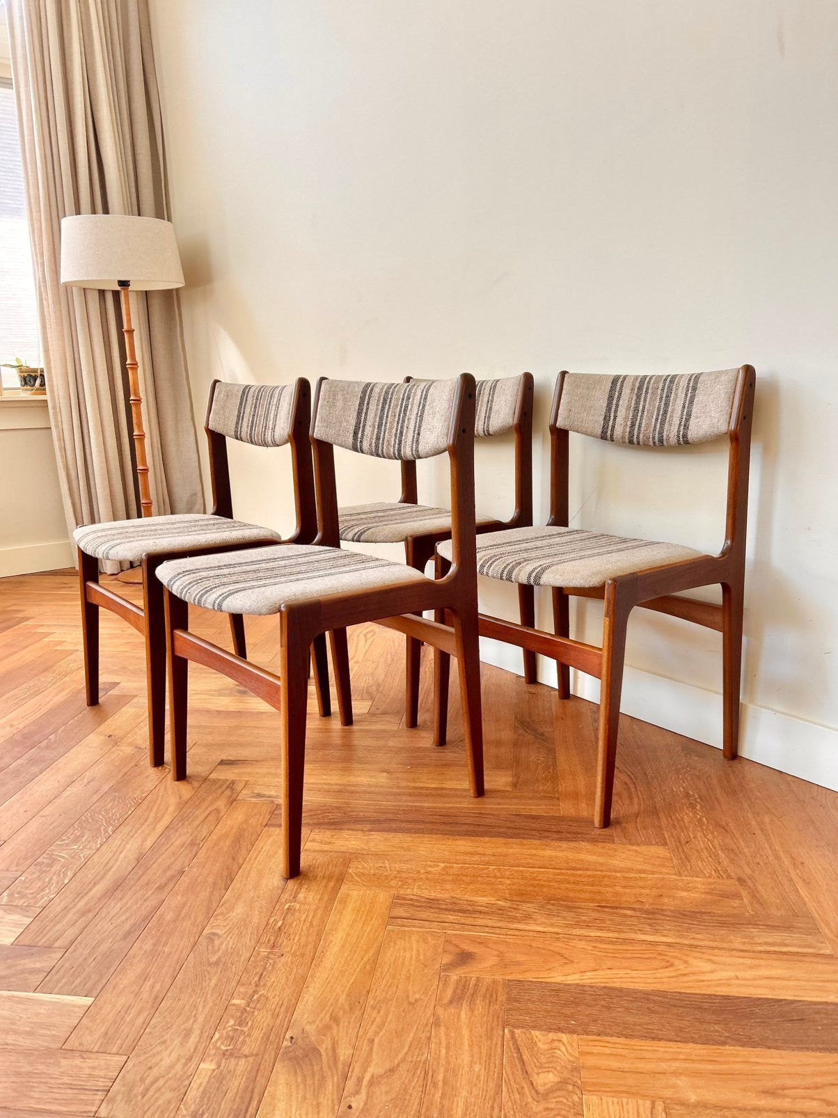 Set 4 vintage stoelen Erik Buch Deens jaren 50/60/70, Huis en Inrichting, Stoelen, Ophalen, Gebruikt, Overige kleuren, Vintage