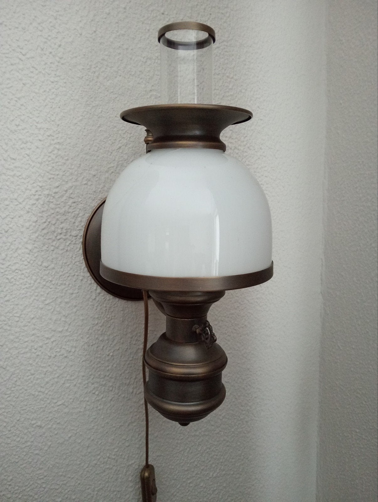 Antieke wandlamp met opaline kap, Ophalen