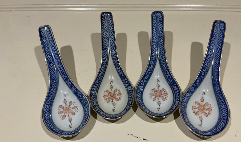 4 Vintage Porseleinen  Soeplepels., Ophalen of Verzenden
