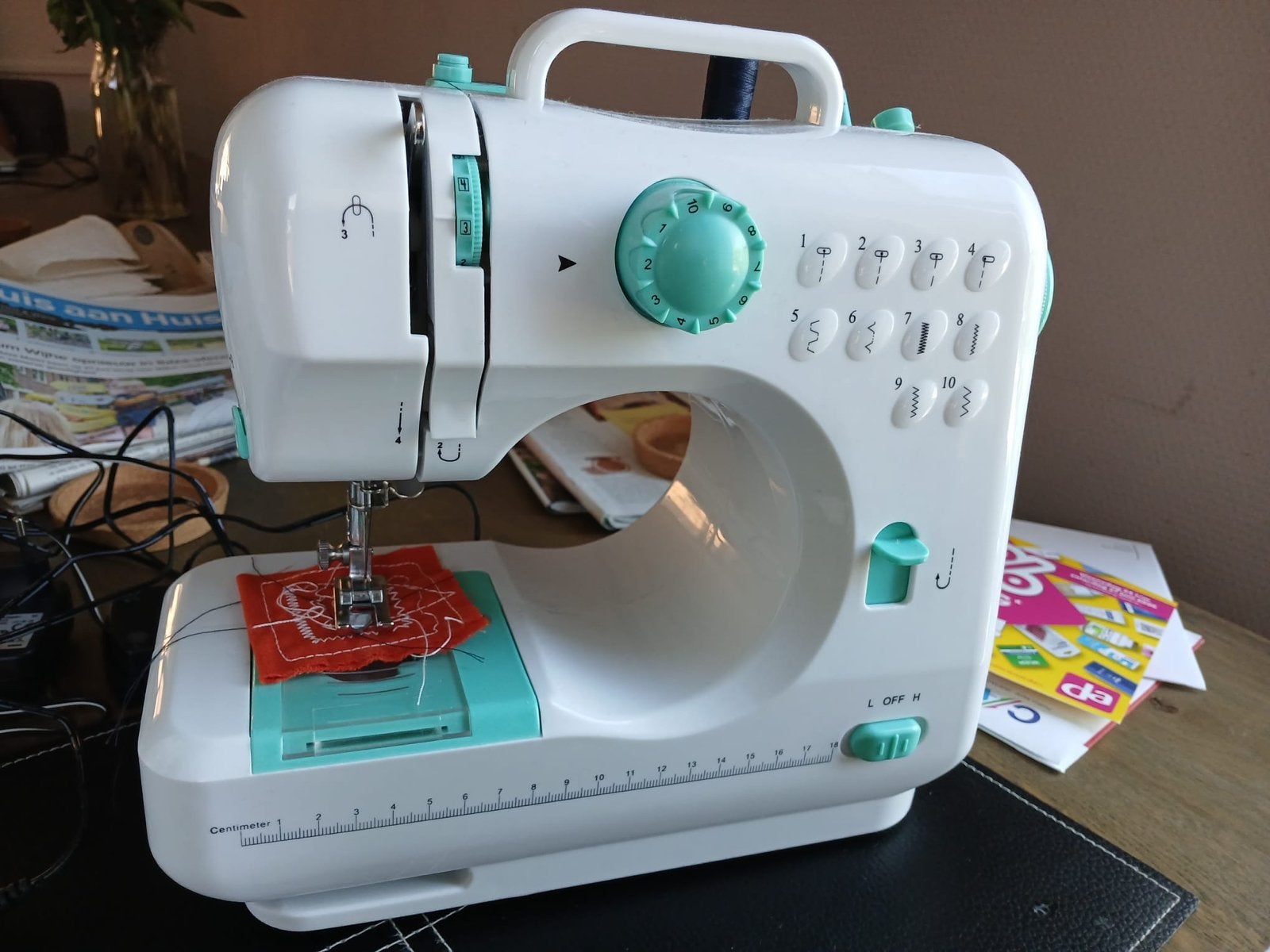 Compacte Naaimachine A9516 - Ideaal voor beginners, Ophalen, Zo goed als nieuw, Naaimachine, Overige merken
