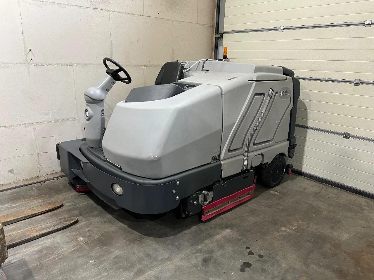 Nilfisk ! ER 1600 kubota diesel 2011 schrobmachine HL1046