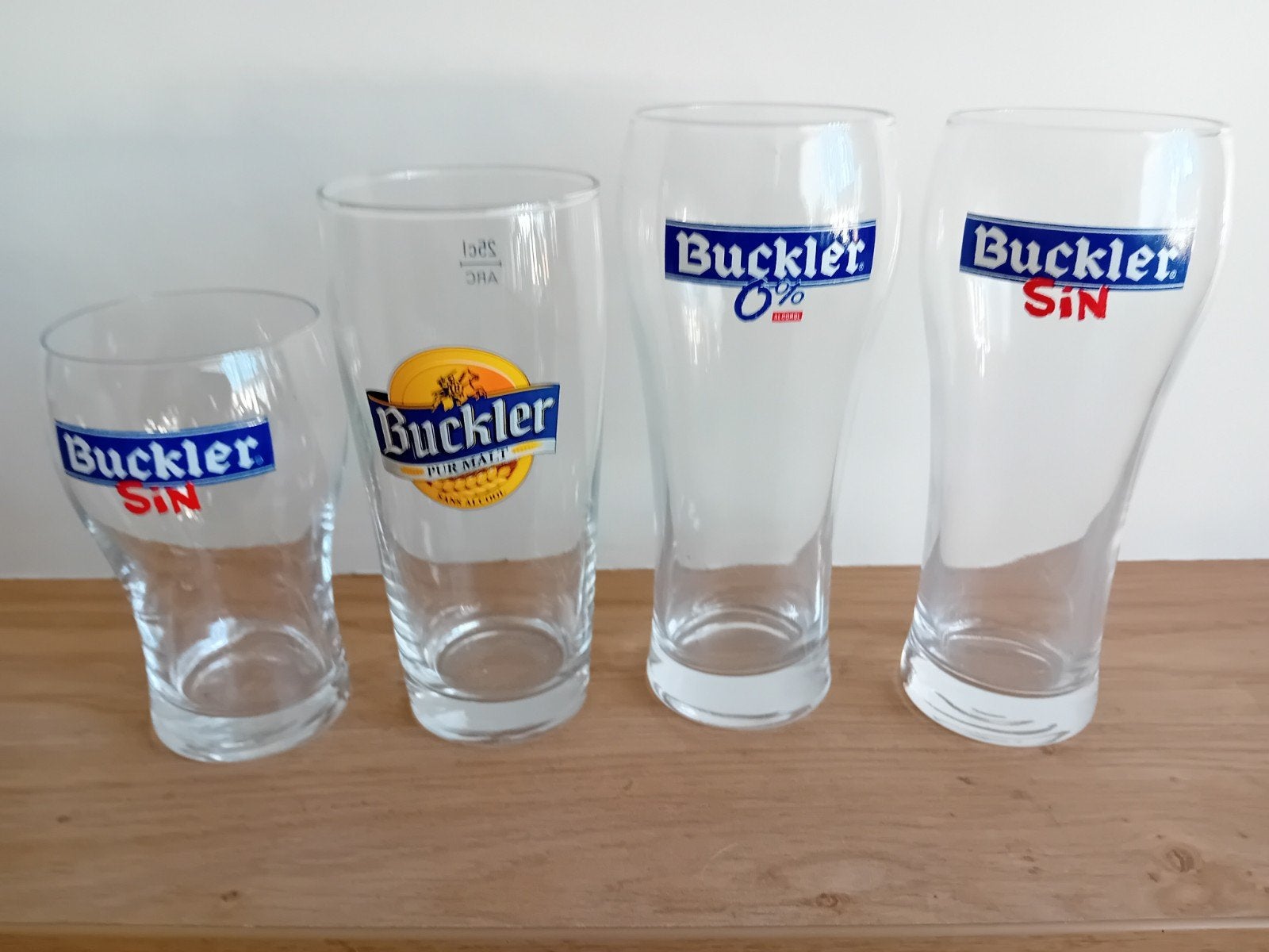 4 verschillende Buckler glazen, Ophalen of Verzenden, Zo goed als nieuw, Glas of Glazen, Overige merken
