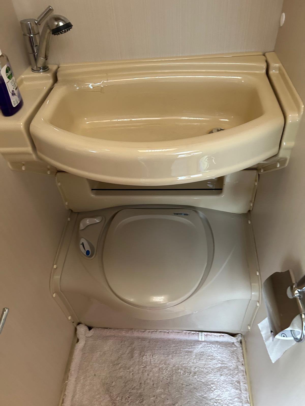 Te koop gevraagd opklapbare WC wasbak ., Ophalen of Verzenden