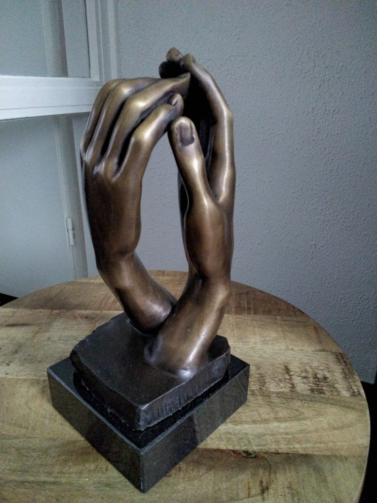 Bronzen beeld groot formaat,genaamd handreiking,NIEUW, Ophalen