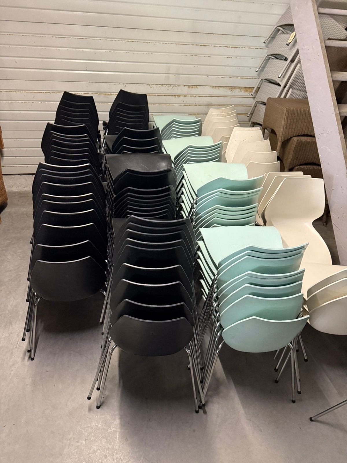 130 Kartell Maui partij stapelbare stoelen, Ophalen of Verzenden, Zo goed als nieuw, Kunststof, Vijf, Zes of meer stoelen