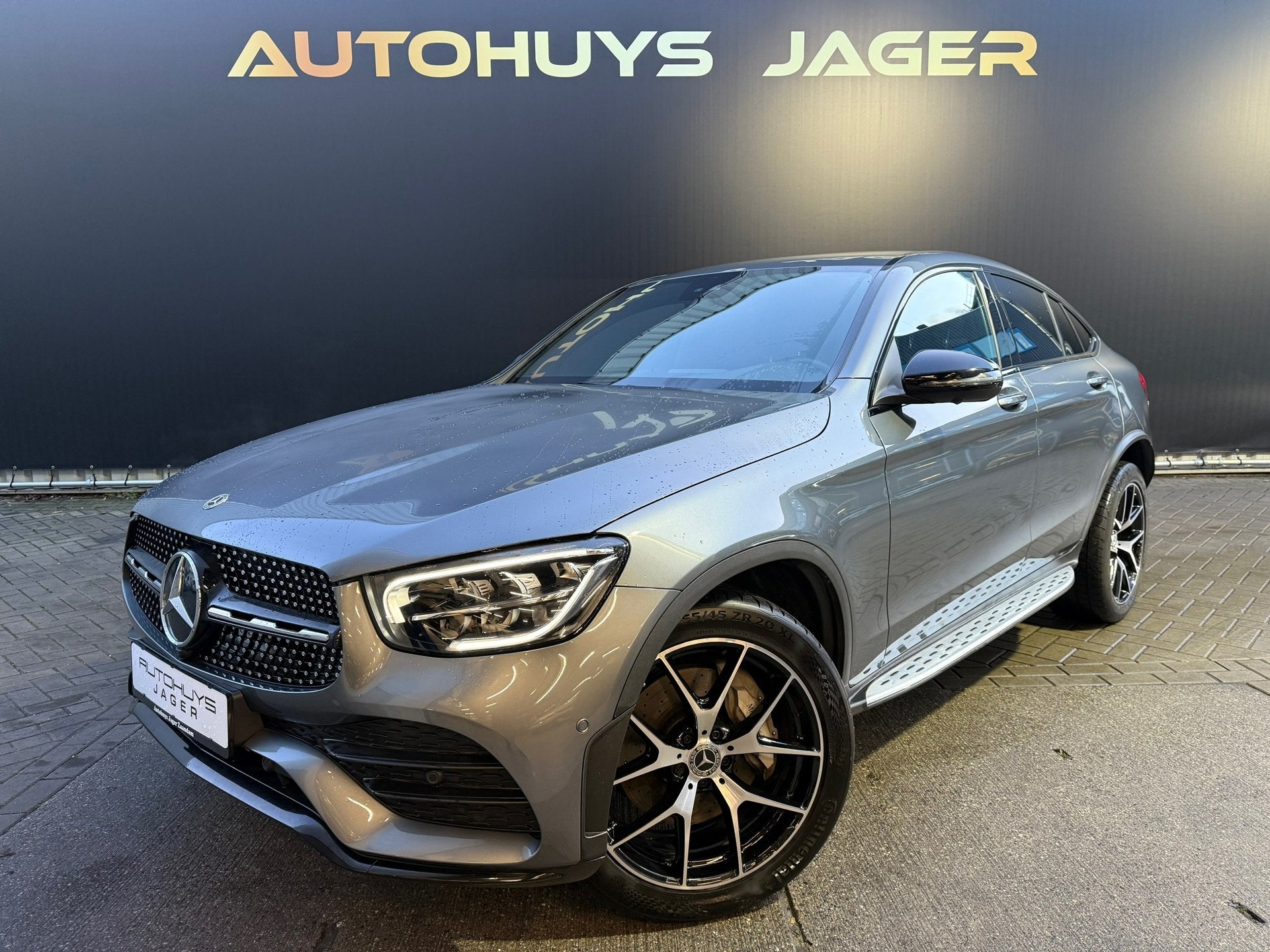 Mercedes-Benz GLC-klasse Coupé 300e AMG 4MATIC Pano Memory, Auto's, Mercedes-Benz, Automaat, Gebruikt, Zwart, 4 cilinders