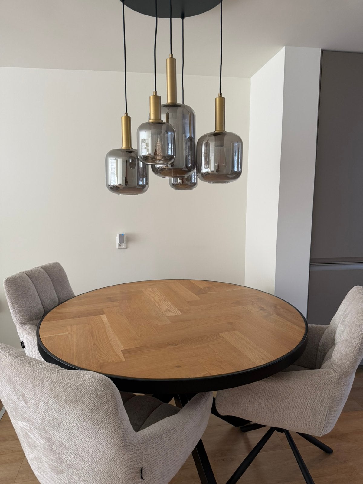 Ronde eettafel, Ophalen, Zo goed als nieuw, 4 tot 6 stoelen