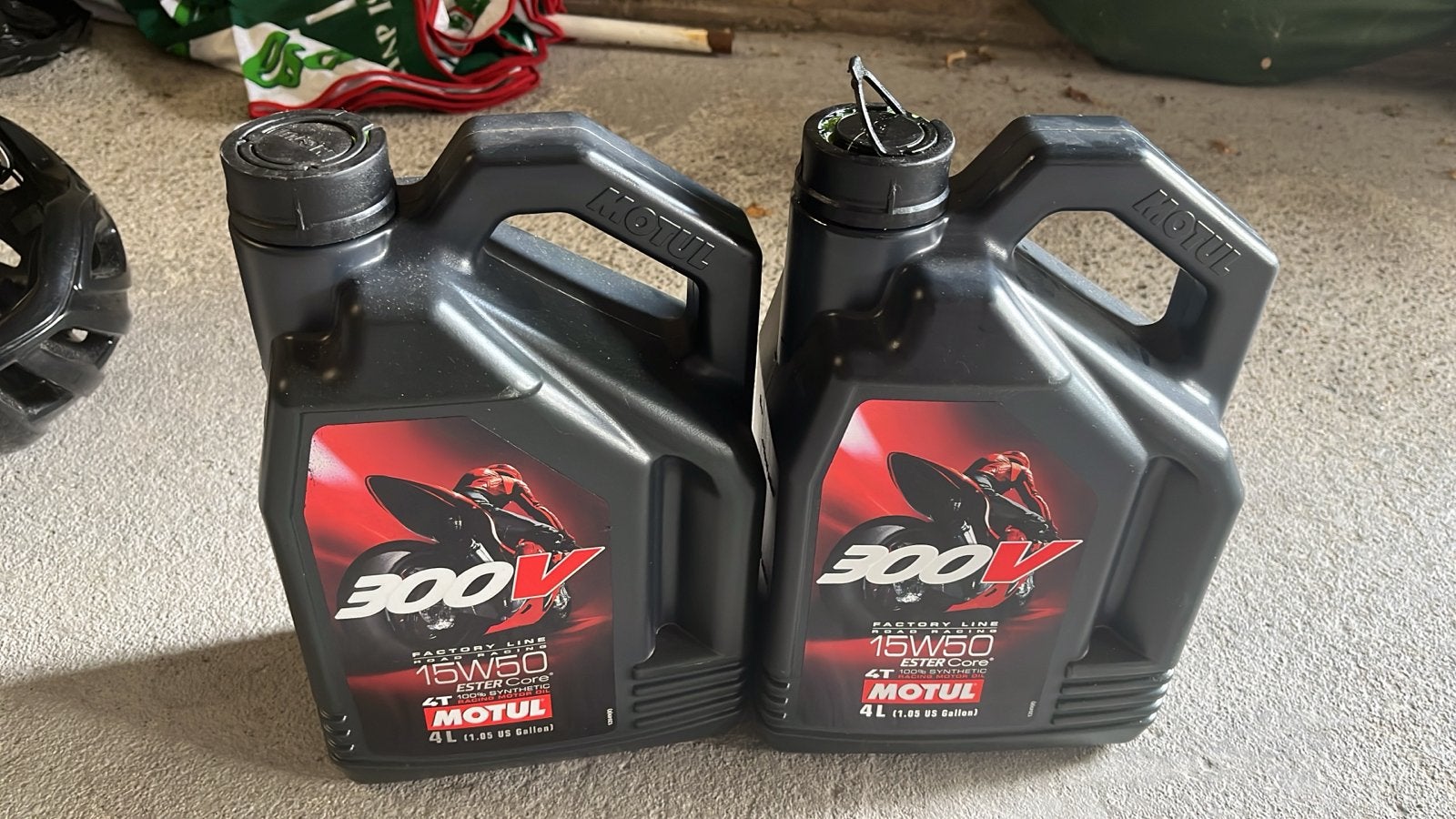 Motul 300V 15W50 4T Motorolie - 1x 4L en 1x 2.7L, Ophalen