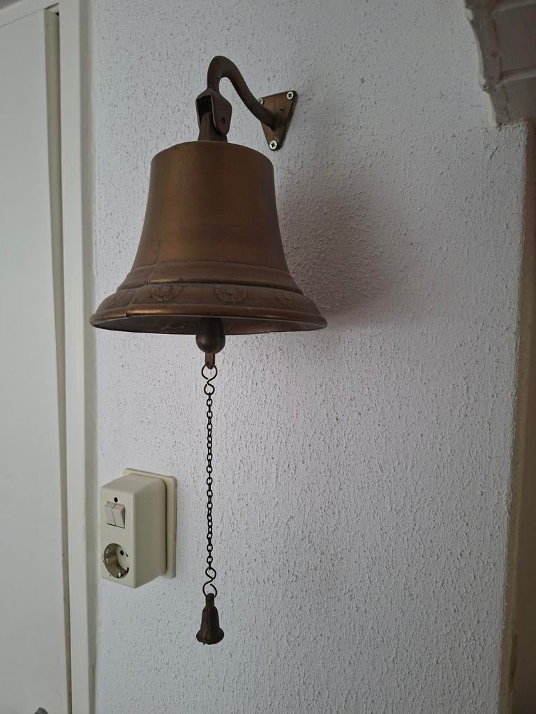 Scheepsbel, Ophalen