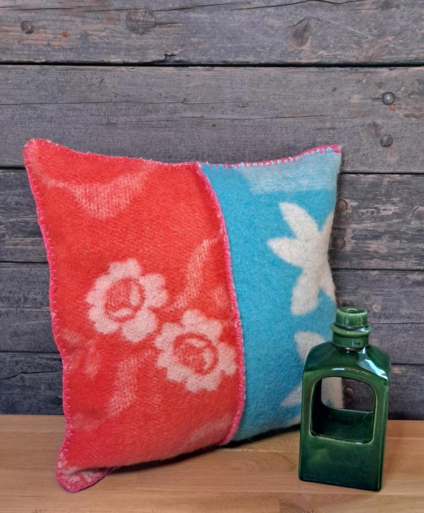 Retro kussen met wollen deken, Ophalen of Verzenden, Zo goed als nieuw, Blauw, Vierkant