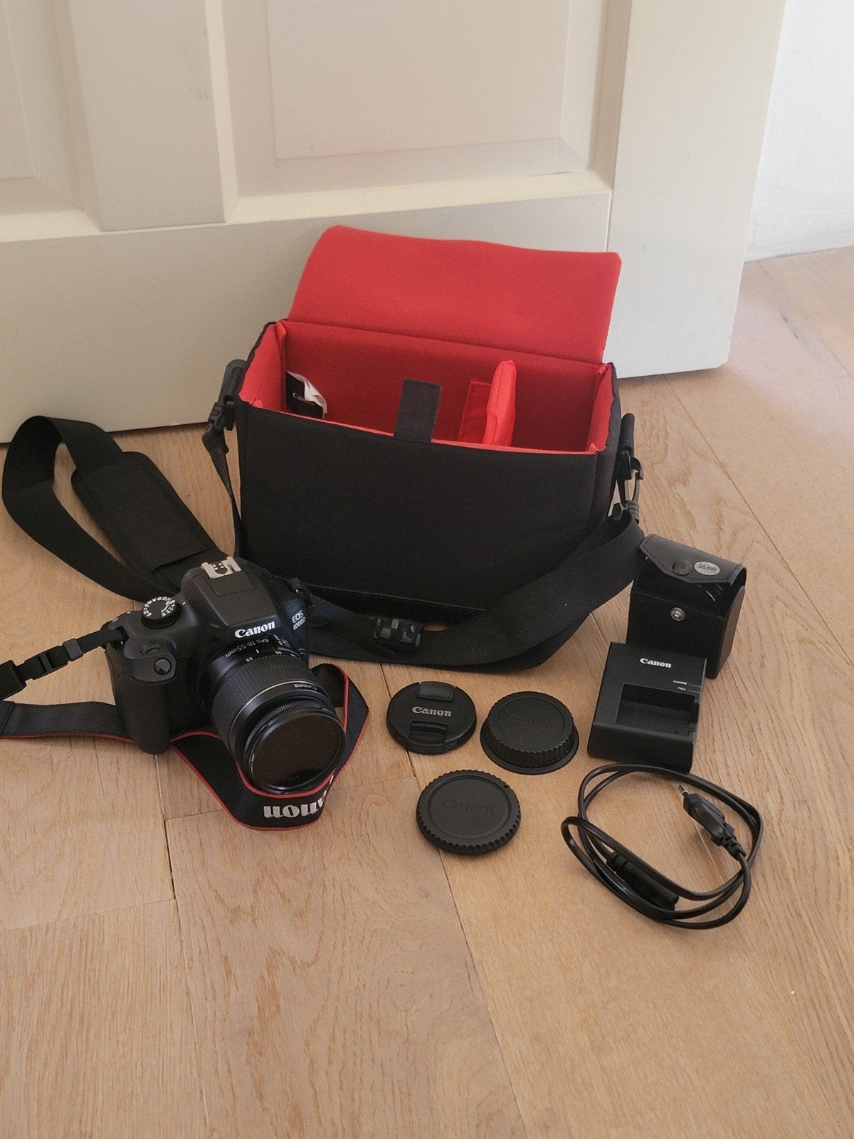 Canon EOS 4000D Camera met Tas, Oplader, Accu, Filters, Spiegelreflex, Canon, Ophalen of Verzenden, Zo goed als nieuw