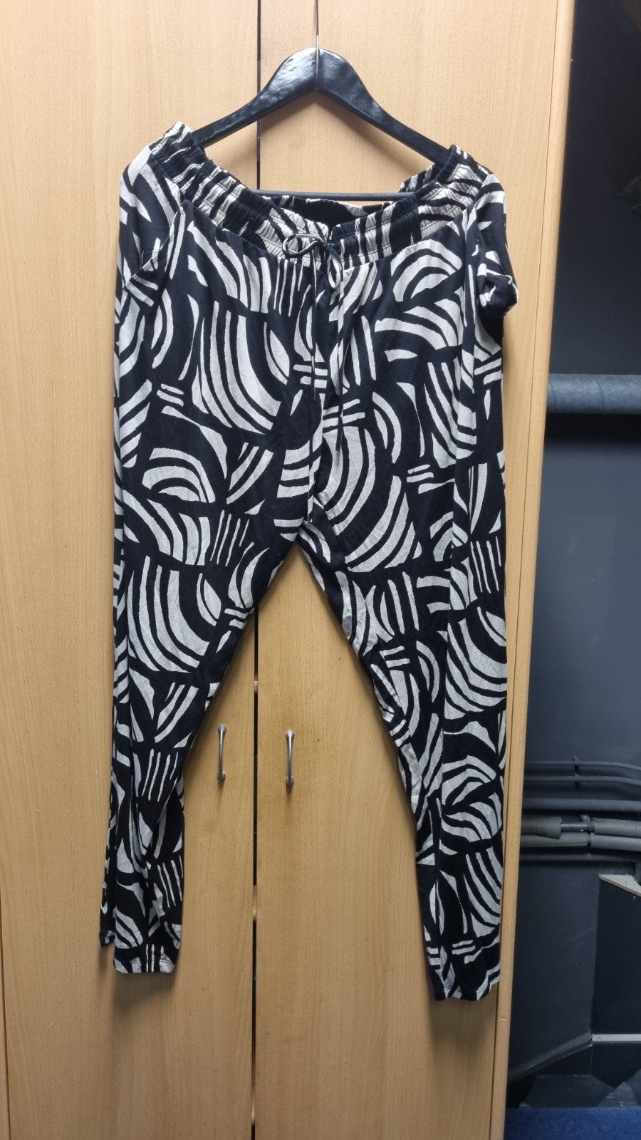 Nieuwe leuke vrijetijdsbroek Hema XL, Zwart, Maat 46/48 (XL) of groter, Nieuw, Ophalen of Verzenden