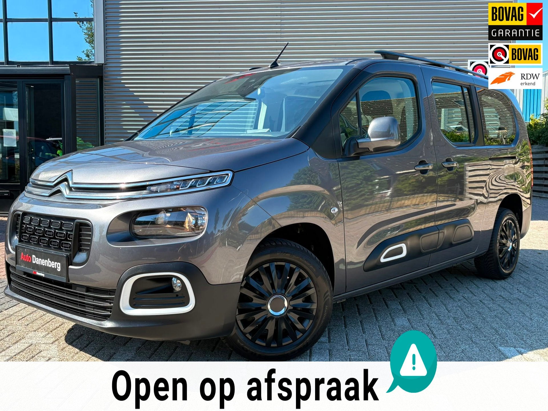 Citroen Berlingo XL 1.2 PureTech Feel 7persoons! GARANTIE!, Auto's, Voorwielaandrijving, Dealer onderhouden, Stof, Zwart